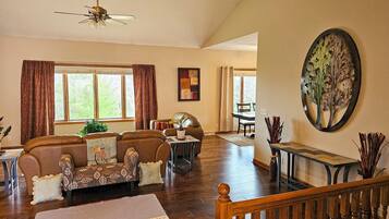 House, 5 Bedrooms, Garden View | Living area