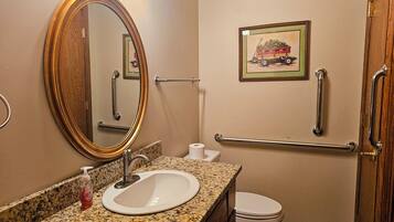 House, 3 Bedrooms, Balcony, Garden View | Bilik Mandi | Pancuran mandi, pengering rambut, tuala disediakan, sabun