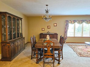 House, 5 Bedrooms, Garden View | Dining
