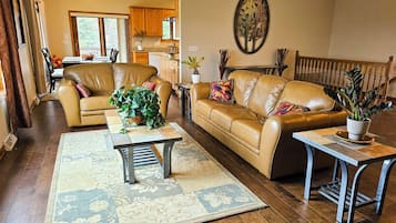 House, 5 Bedrooms, Garden View | Living area