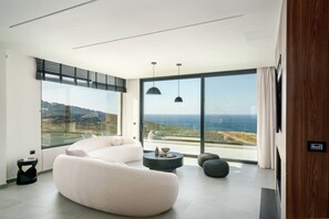 Smart TV, fireplace, video games, ping pong - New Luxury Villa w/ Private Pool, Spa & Sea Views! (Heraklion)