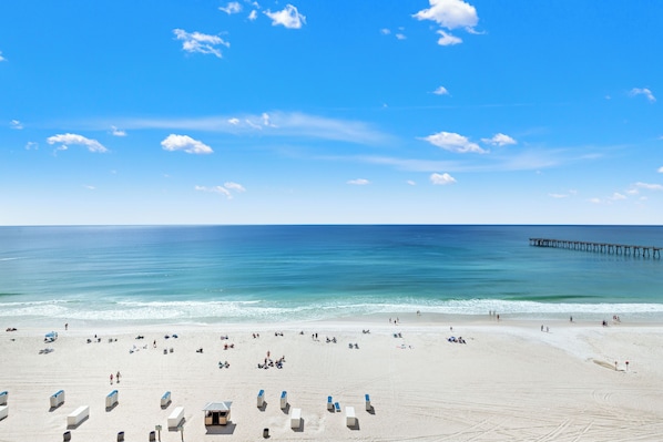 On the beach - It’s Sea-esta Time! Sleep, Sun, & Sea on the 9th Floor! Sleeps 6! Beachfront! (Panama City Beach)