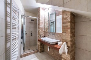 Shower, hair dryer, towels - Villa Melia Athenian Riviera (Vari - Voula - Vouliagmeni)