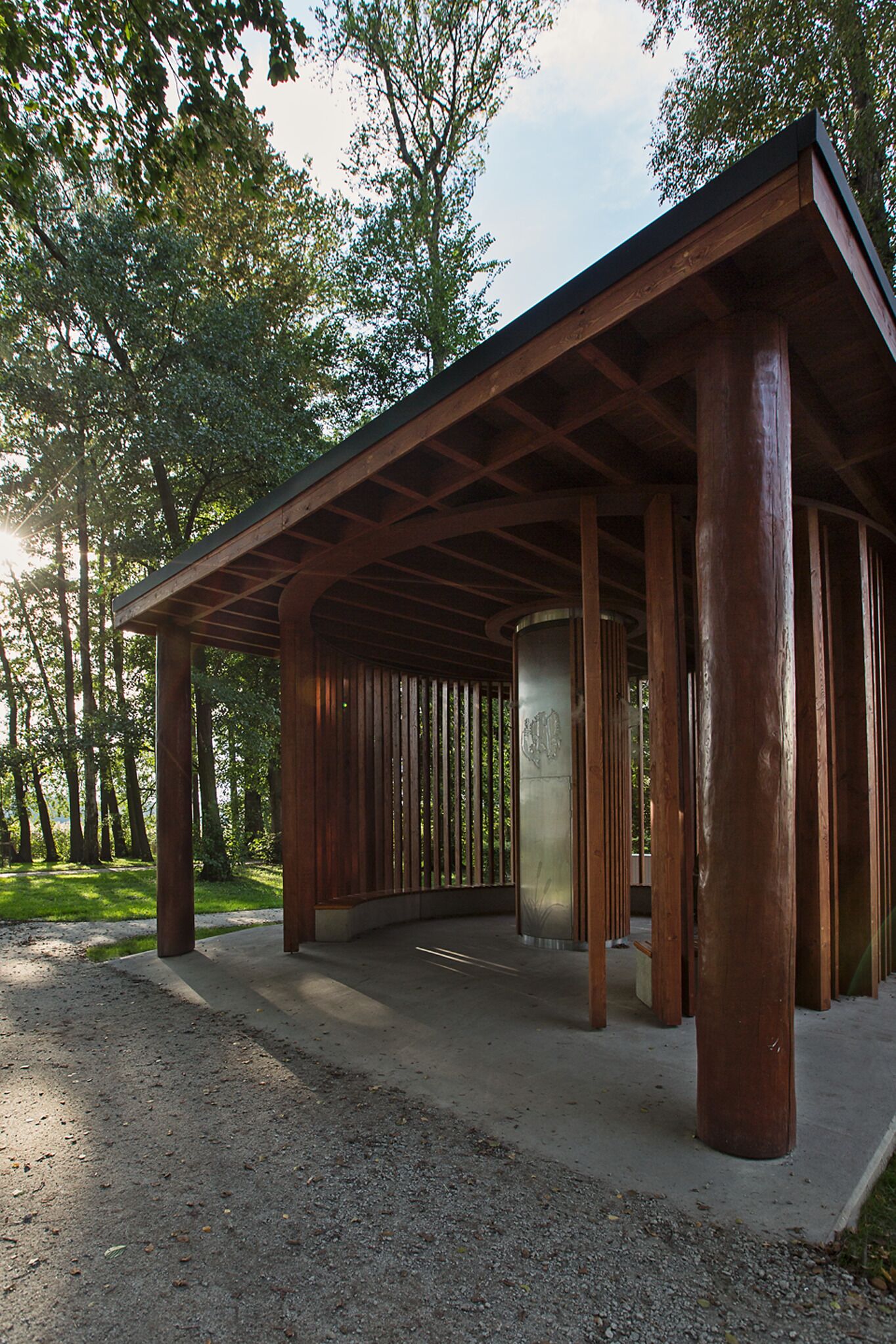 المنطقة المحيطة بالمنشأة