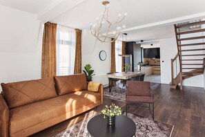 Smart-TV, Kamin, Bücher