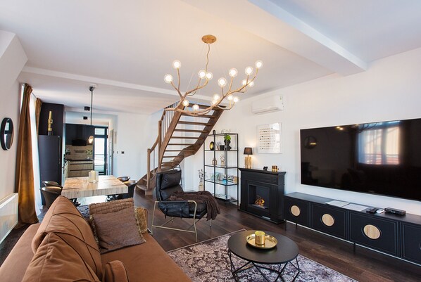 Smart TV, fireplace, books
