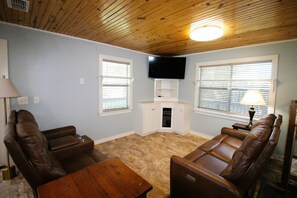 TV - Cute & Cozy! Close to ramps, stores & more! (Port Mansfield)