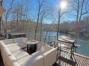 Property grounds - Lakefront, Hot Tub, Private Dock, Kayak, Game Room, Rumbling Bald Amenities (Lake Lure)