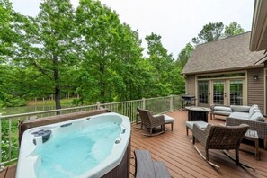 Terrace/patio - Lakefront, Hot Tub, Private Dock, Kayak, Game Room, Rumbling Bald Amenities (Lake Lure)