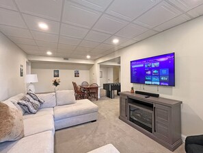 Smart TV, fireplace, DVD player, table football - Lakefront, Hot Tub, Private Dock, Kayak, Game Room, Rumbling Bald Amenities (Lake Lure)