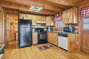 Stuga - 2 sovrum | Eget kök | Kylskåp, ugn, kaffe- och tebryggare och brödrost