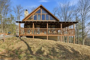 Cabin, 2 Bedrooms | Exterior - Somewhere In Time 2 Bedroom Cabin (Sevierville)