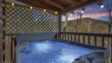 Cabaña, 2 habitaciones | Bañera de hidromasaje al aire libre