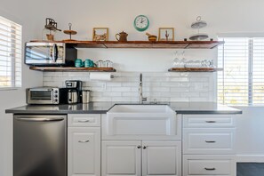 House, 2 Bedrooms | Private kitchen | Fridge, oven, coffee/tea maker, toaster - Luna Vista Ranch - Hot Tub, Fire Pit & Disc Golf 2 Bedroom Home (Yucca Valley)