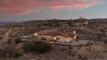 House, 2 Bedrooms | Exterior