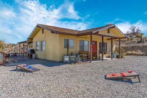 House, 2 Bedrooms | Exterior