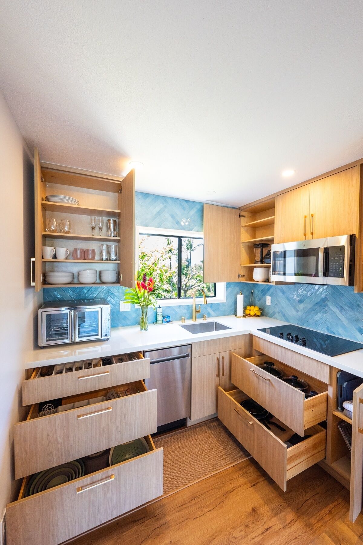 Condo, 1 Bedroom | Private kitchen | Fridge, oven, coffee/tea maker, toaster