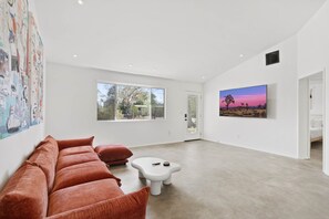 Huis, 2 slaapkamers | Woonruimte | Smart-tv