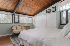 4 bedrooms, laptop workspace, iron/ironing board, free WiFi - Scarps Park Ii 4 Bedroom Home (Waitsfield)