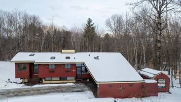 House, 4 Bedrooms | Exterior