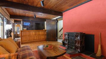 House, 4 Bedrooms | Lobby