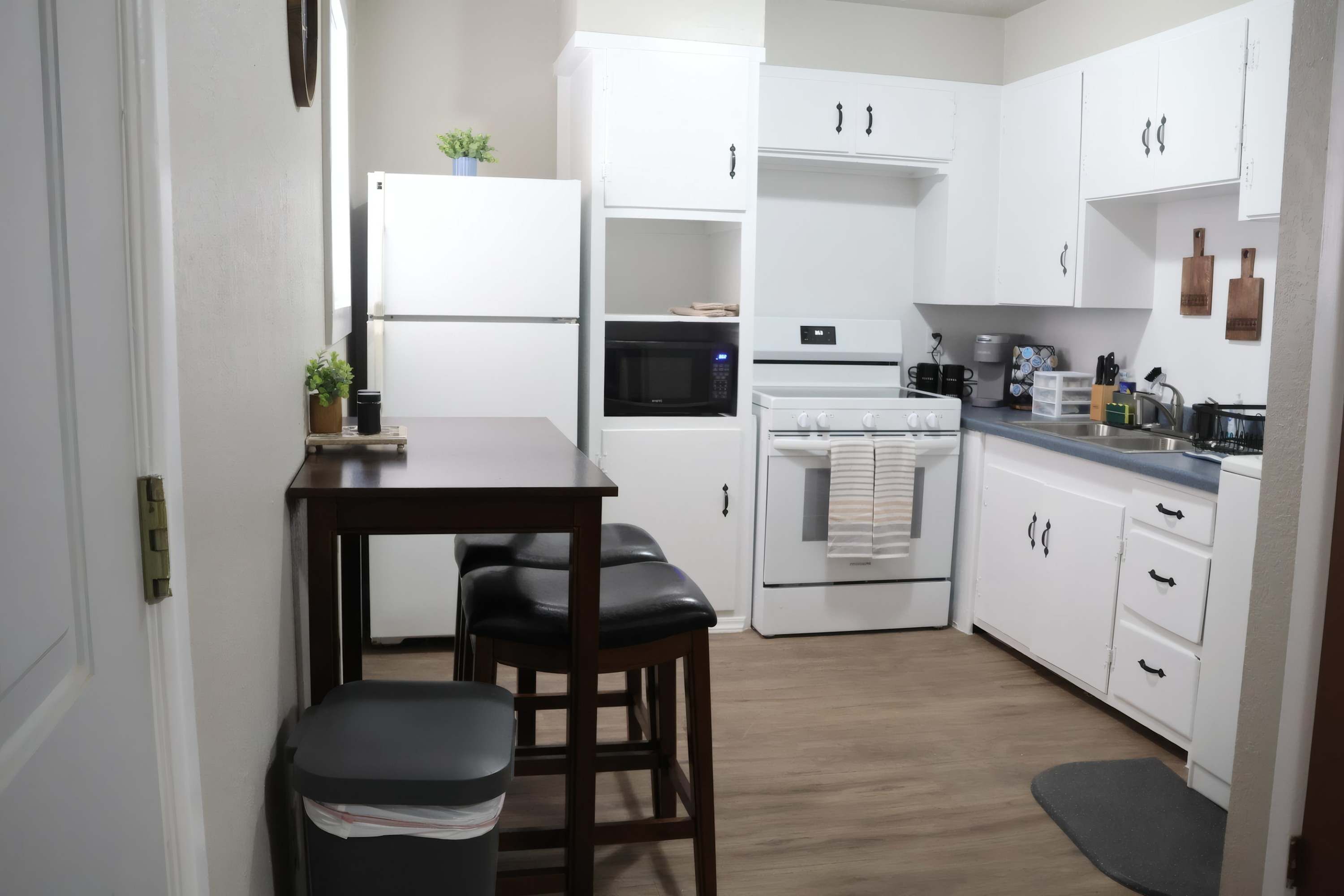 Frigorifero, microonde, forno, piano cottura