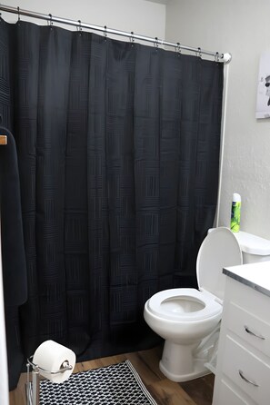 Douche, serviettes fournies