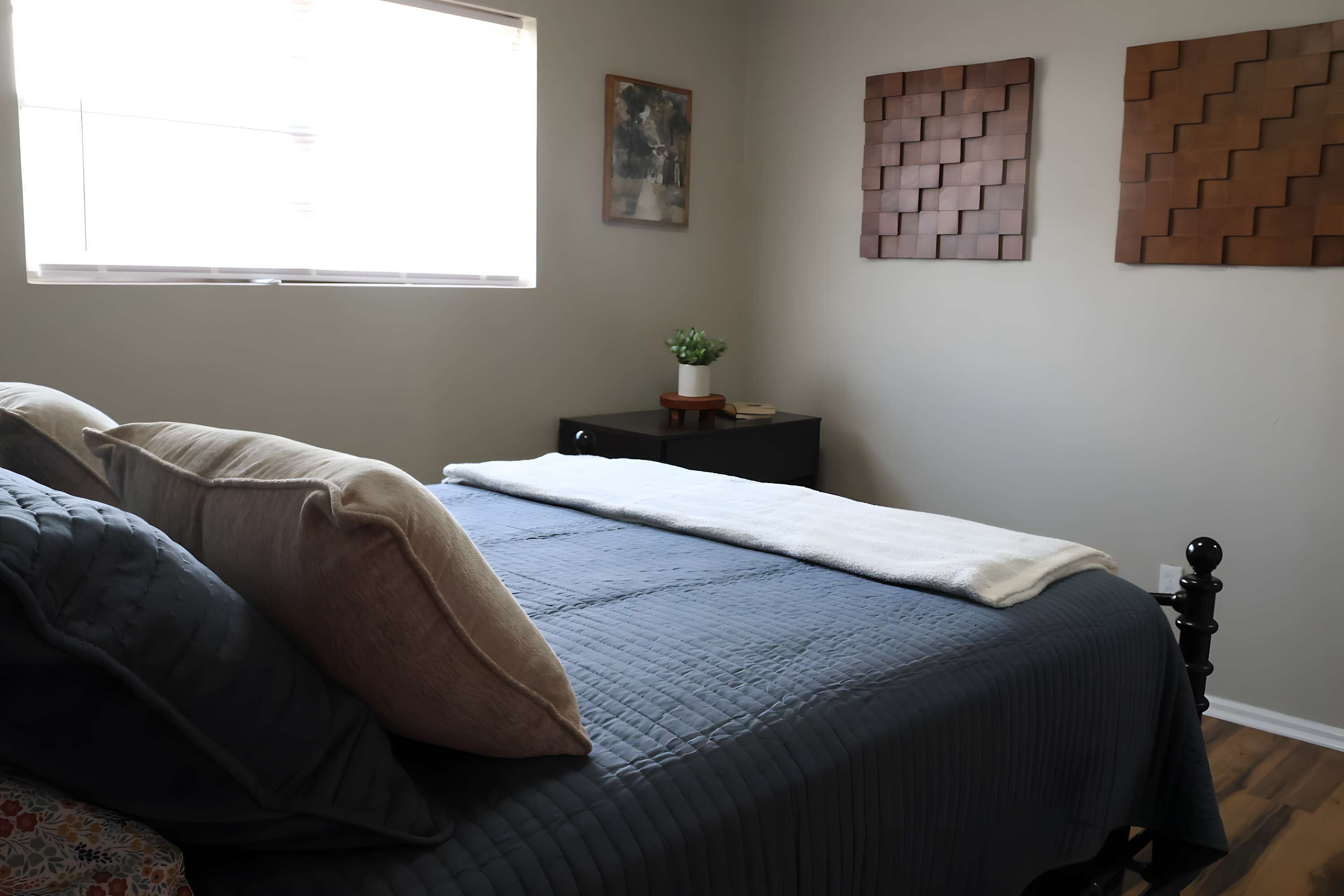 2 bedrooms, iron/ironing board, WiFi, bed sheets