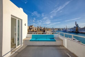 Property grounds - Plush one bedroom flat, sea view balcony LMAC1-1 (L-Isla)