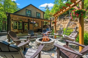 Terrace/patio - 2 Kings • Hot Tub • Fire Pit • Arcade Fun (Sevierville)
