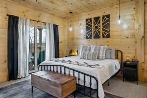 1 bedroom, iron/ironing board, free WiFi, bed sheets - Chic Smoky Mtn Cabin with Hot Tub (Gatlinburg)