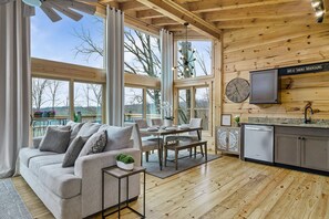 Smart TV, fireplace - Chic Smoky Mtn Cabin with Hot Tub (Gatlinburg)