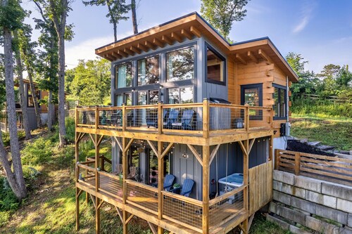 Romantic Getaway | Hot Tub & Sunrise Views