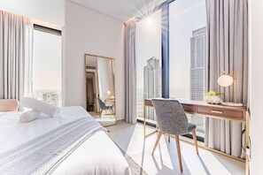 1 bedroom, in-room safe, iron/ironing board, free WiFi - Balcony Facing the Marina with Partial Sea Views, Steps from the Beach (Dubai)