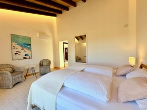 4 bedrooms, free WiFi, bed sheets