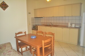 Apartment, 2 Schlafzimmer, Raucher, Balkon | Esszimmer