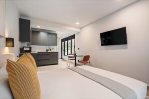 Standard Studio, Mobility Accessible, Ground Floor | Iron/ironing board, free WiFi - Dobo Madrid Portugal (Madrid)