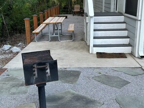 Outdoor dining - Cozy Cottage on Black Creek near 30A with water views (Freeport)