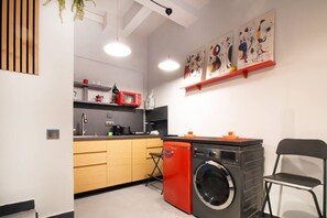 Coffee/tea maker, fridge, microwave, stovetop - Near NDK - Washer&Dryer - Fast Wi-Fi - Kitchenette (Sofia)