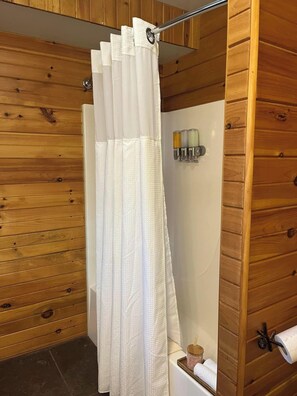 Secador de pelo, toallas