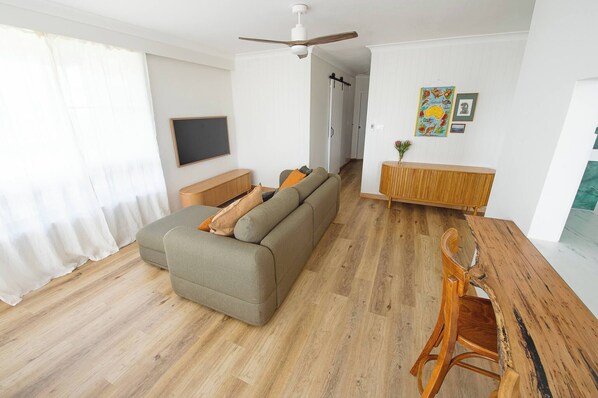 Lounge - Rocky Beach Retreat - Apartment - Sleeps 6 (Port Macquarie)