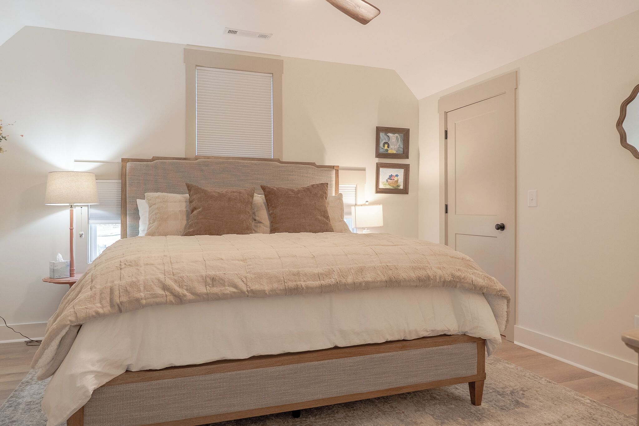 3 camere, una scrivania, ferro/asse da stiro, Wi-Fi gratuito