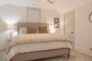 3 camere, una scrivania, ferro/asse da stiro, Wi-Fi gratuito