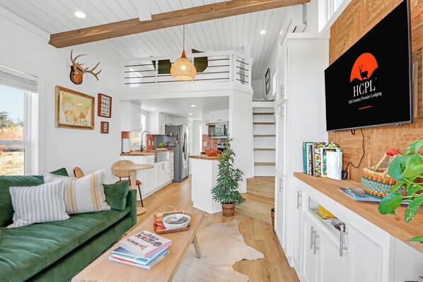 TV - Secluded Hill Country Ranch on 105 Acres Near Pedernales State Park (Johnson City)