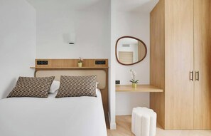 3 bedrooms, iron/ironing board, free WiFi, bed sheets - AN IDEAL BLEND OF SPACE, FUNCTIONALITY-ALONGSIDE TRENDY BOUTIQUES & LIVELY CAFÉS (Paris)