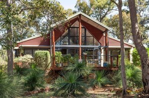 Exterior - CHARMING COUNTRY HOME ON 2 ACRES, SITUATED IN RURAL QUINDALUP (Quindalup)