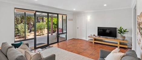 智能電視、壁爐