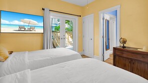 2 bedrooms, desk, iron/ironing board, free WiFi - **WINDWARD WAVES @ OLD TOWN** Cozy Cottage Near Duval + LAST KEY SERVICES... (Key West)