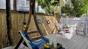 Property grounds - **WINDWARD WAVES @ OLD TOWN** Cozy Cottage Near Duval + LAST KEY SERVICES... (Key West)