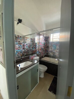 Shower, towels - Beachfront house with pool next to the Sesc Cacupe hotel. (Florianópolis)